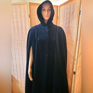Black Velvet Cape long vintage Count Romi Ltd size adult S